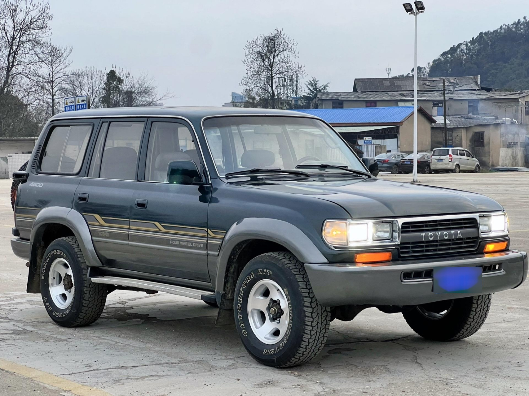 28年了 江湖人称手电三 丰田lc80 硬派越野 4x4 陆地巡洋舰