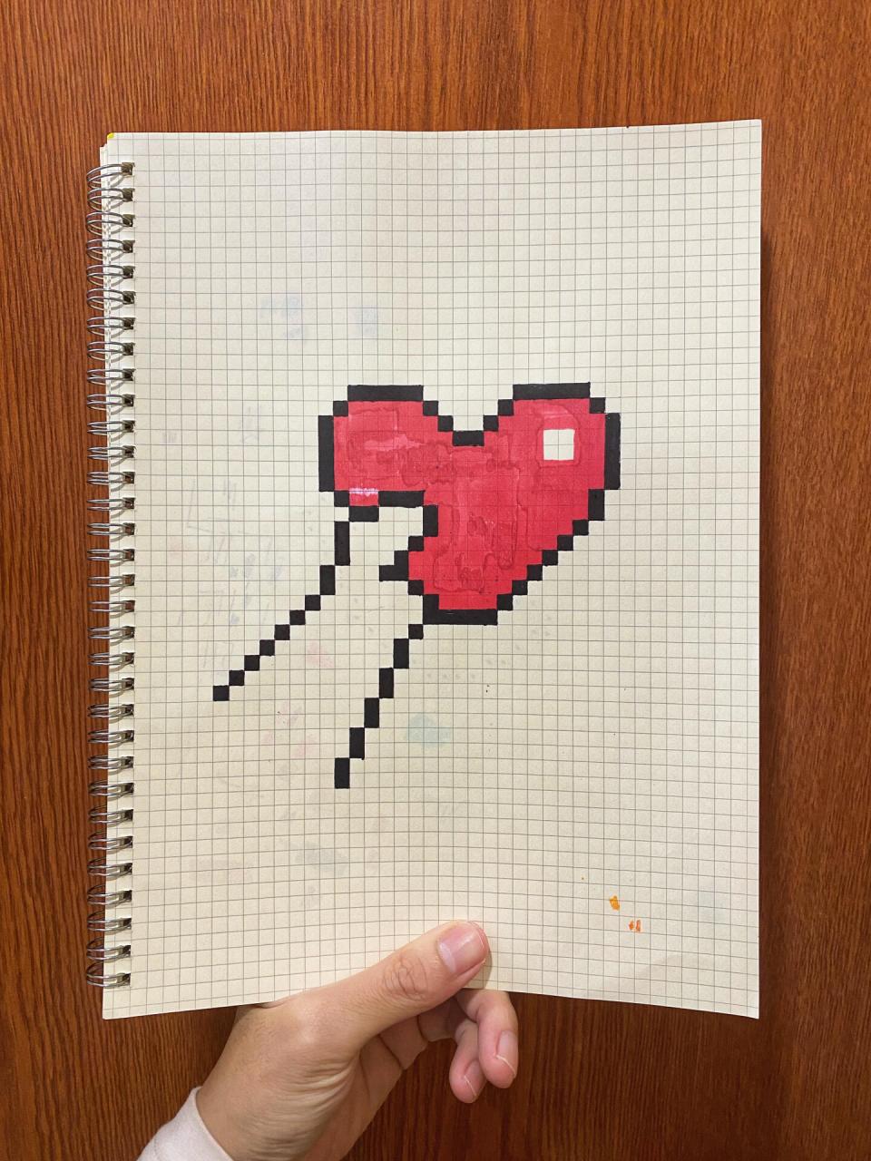 给你小爱心💗 像素画:给你小爱心 工具:80色马克笔 a4网格本 色号