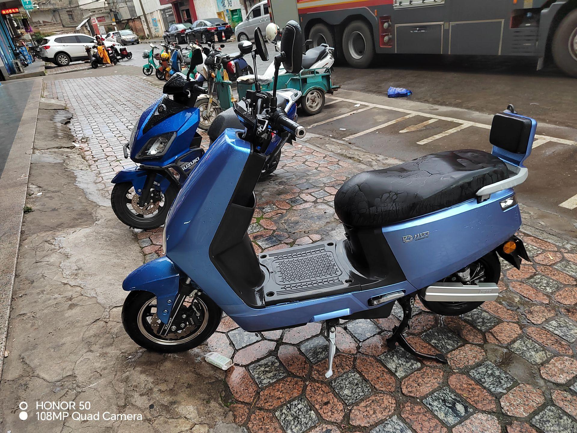 小刀金太子电动车,72伏的,手续齐全