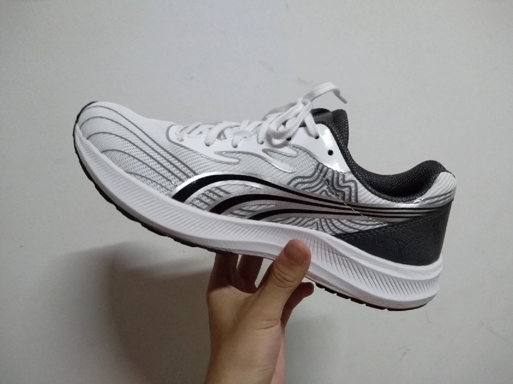 200多就能入手的碳板跑鞋多威征途二代 最近也是入了这款多威征途二