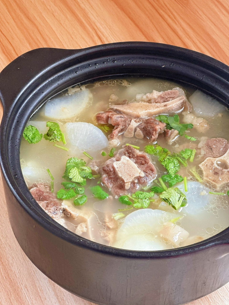 清炖牛尾骨 汤白肉嫩 简单美味 营养滋补  	 96:妈妈,这个汤好好喝