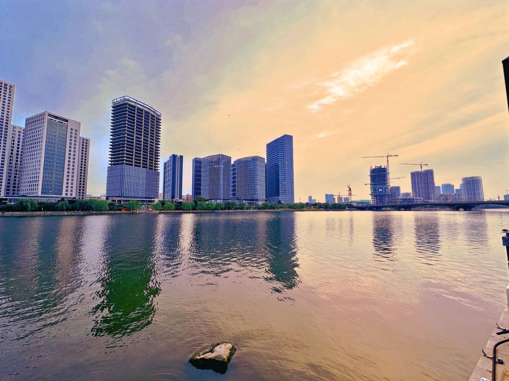 北京通州大运河公园  北京大运河公园是一个集文化,休闲,娱乐为一体的