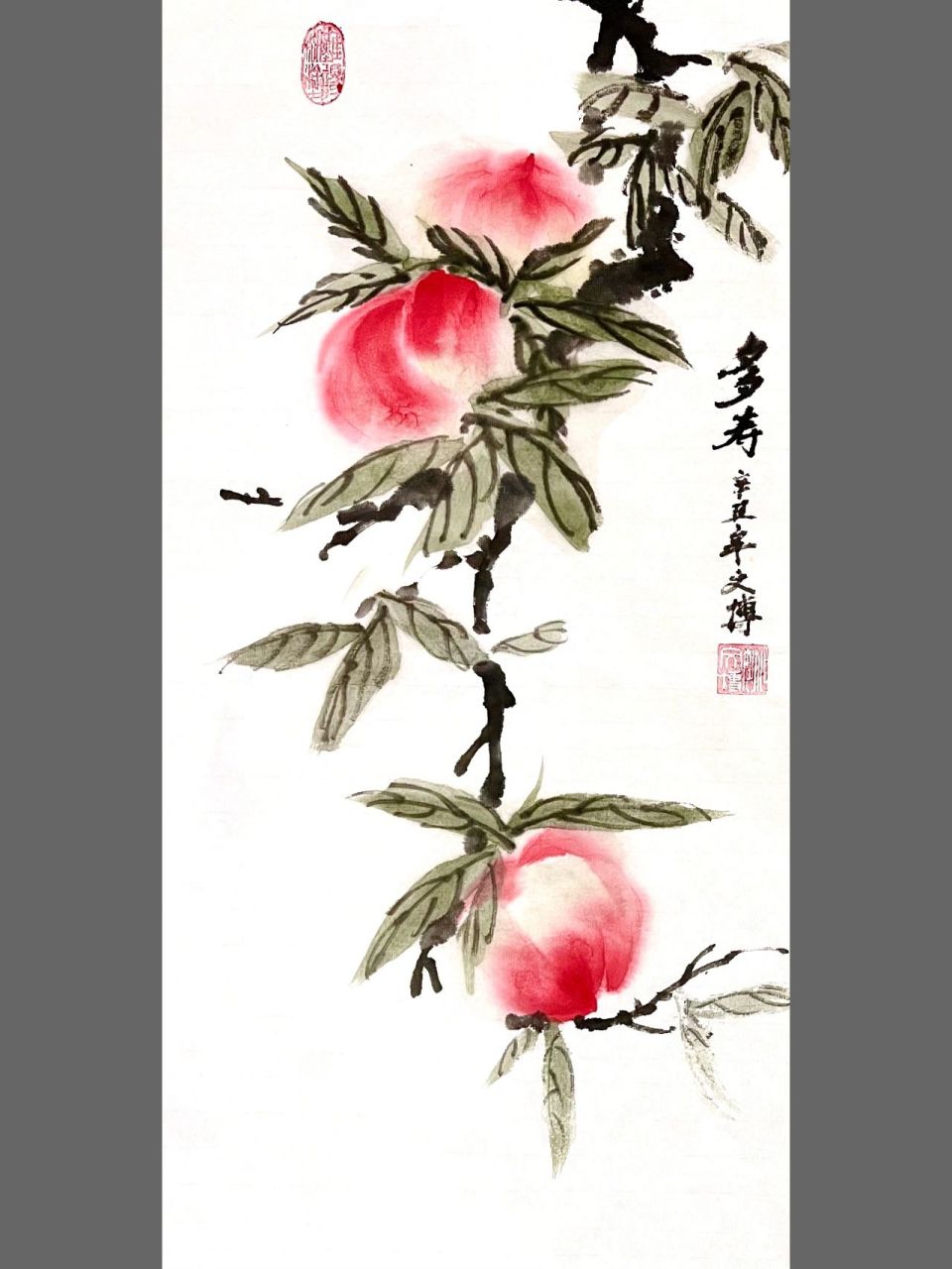 写意国画桃子(一至三年级) 首先:本节课我们用到的颜色都有,曙红花青