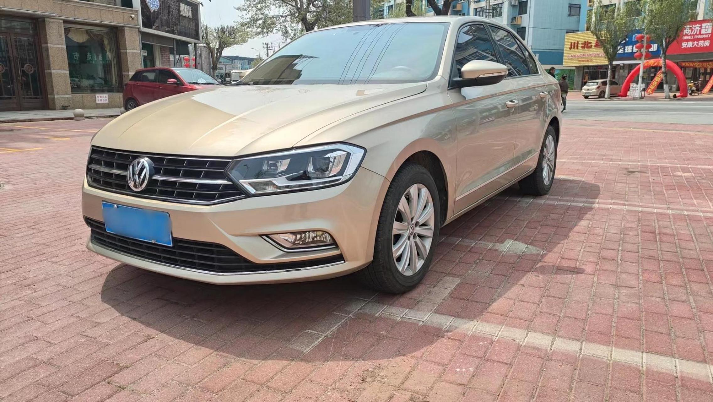 大众宝来.庄河本地18年一手1.5手动宝来 镭射金 7.