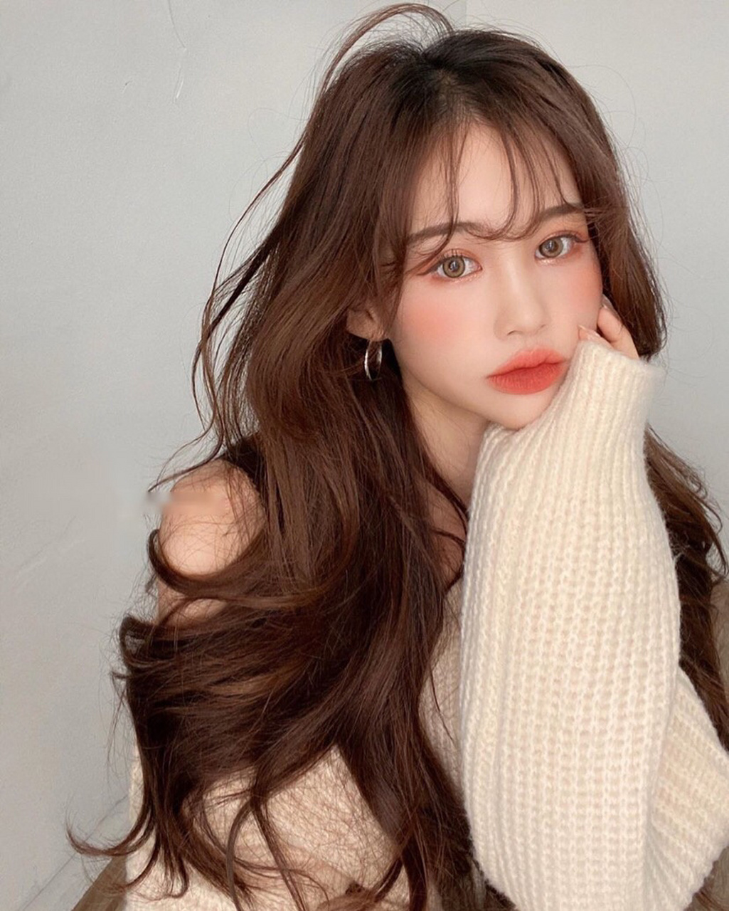 根据肤色选发色 焦糖棕 蜂蜜茶巧克力色 棕色头发适合什么肤色 浅暖