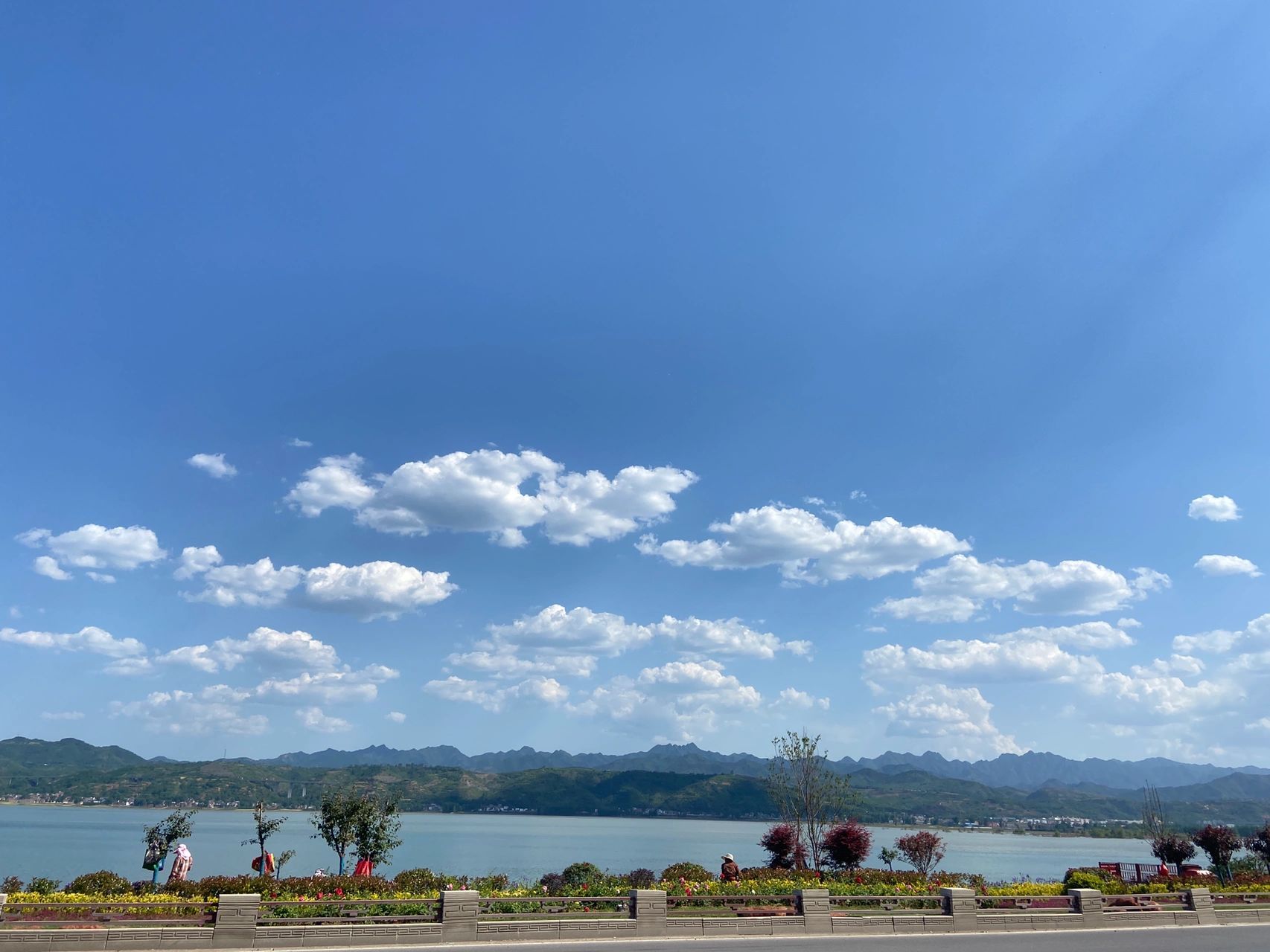 陆浑水库攻略 需要注意的几个点 1.大坝不让下去,会有警察巡逻 2.