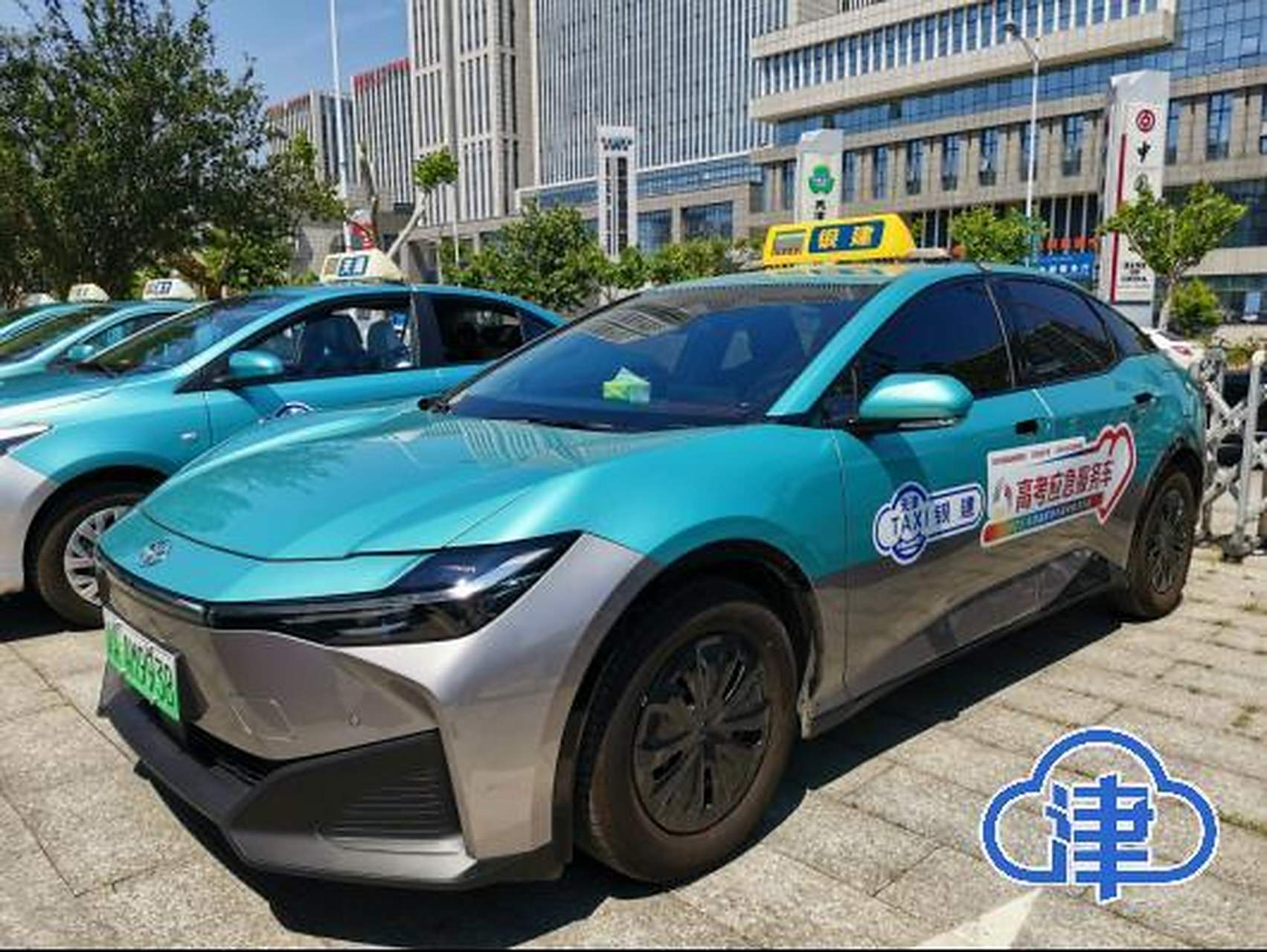 决胜2023天津高考##逐梦高考季#【60辆出租车值守30个考点 "高考蛹北