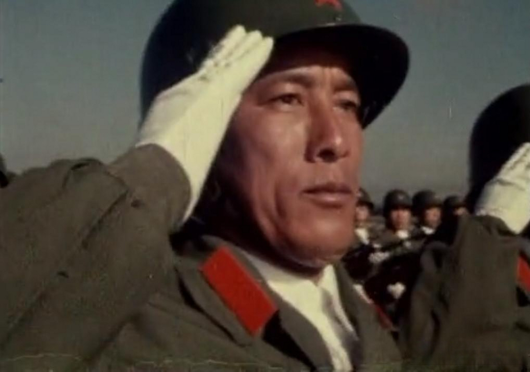 1983年6月,43岁的李良辉任空降兵军长,是当时全军最年轻的军长.