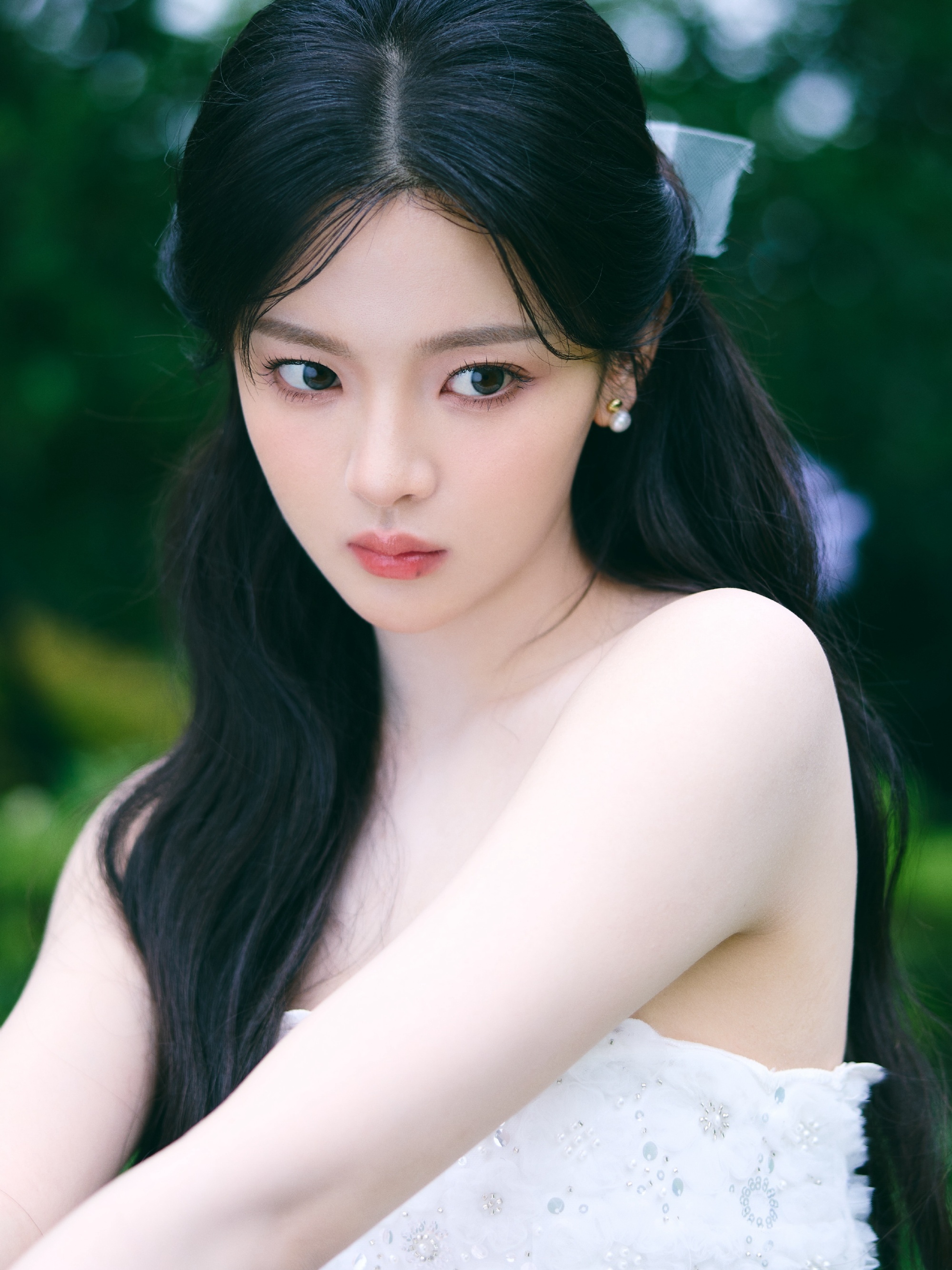 杨超越,白色抹胸礼裙,又甜又美的锦鲤小姐姐