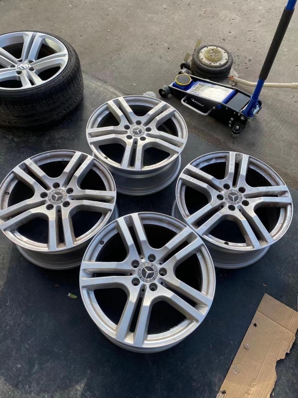 奔驰glb升级18寸悬浮轮毂效果不错.