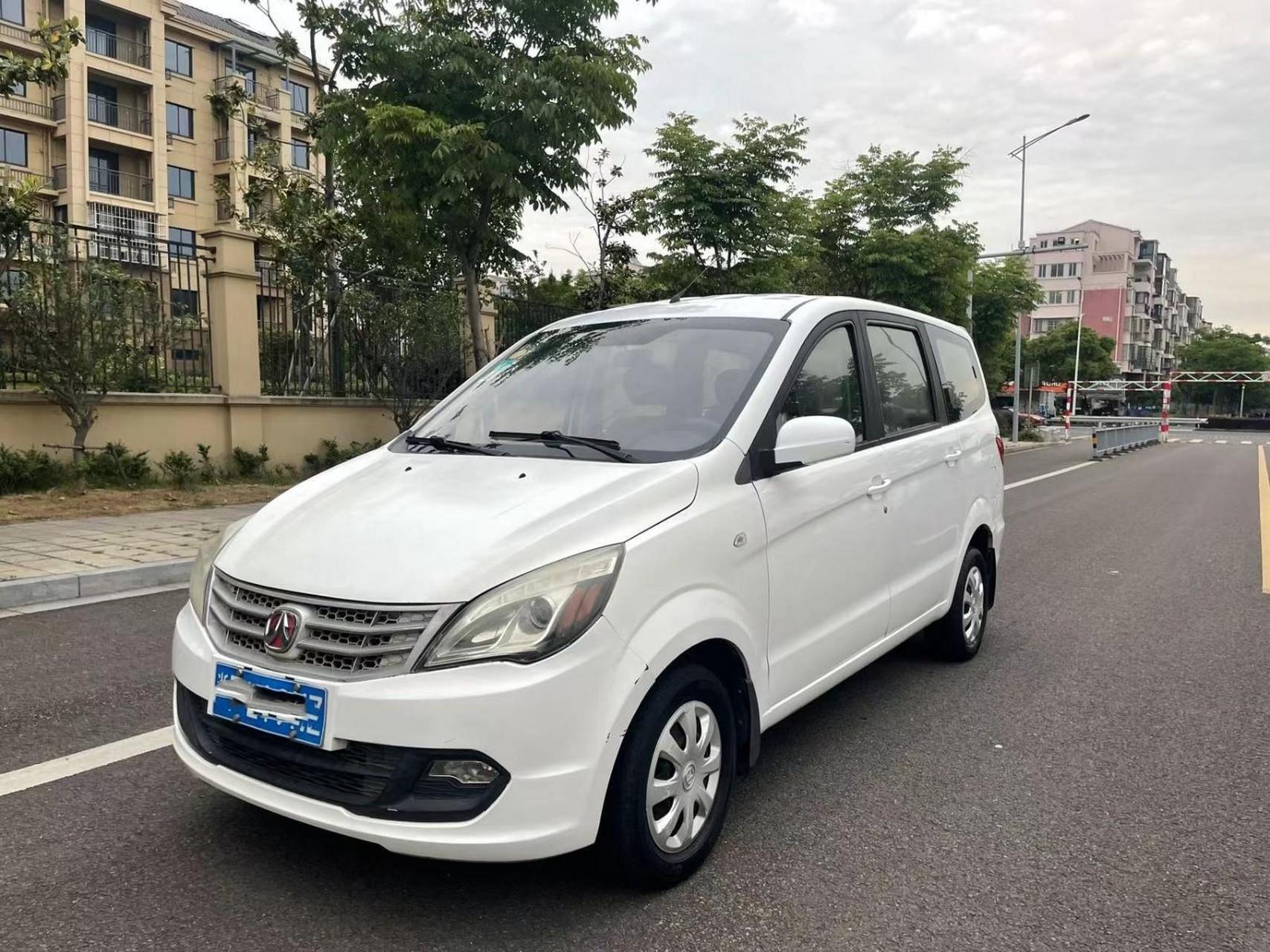 68万元上牌日期:2016年3月车辆车型:面包车车辆产地:国产车辆颜色