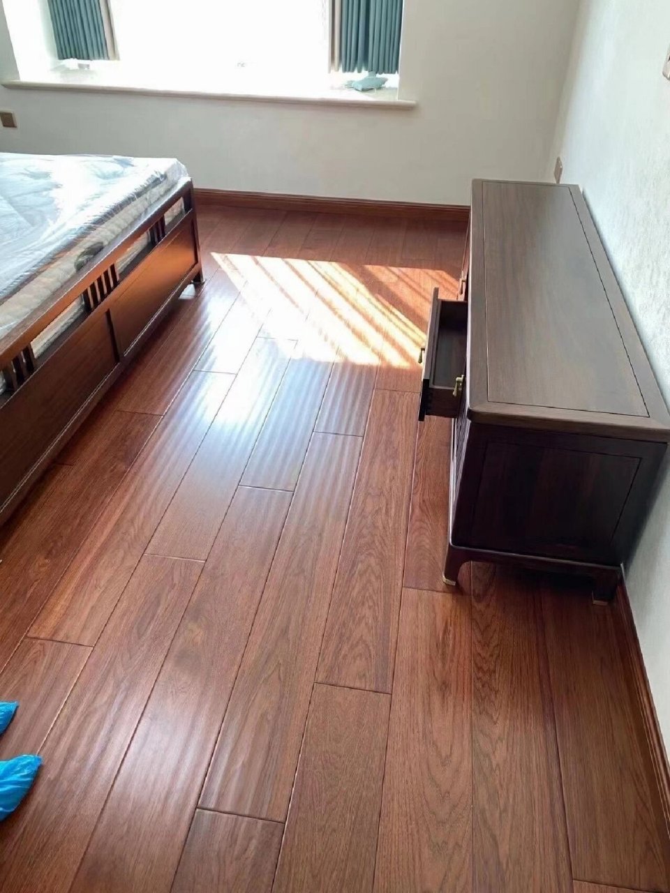 美国山核桃地板好不好78 美国山核桃切面光滑 钉着力强,力学强度高