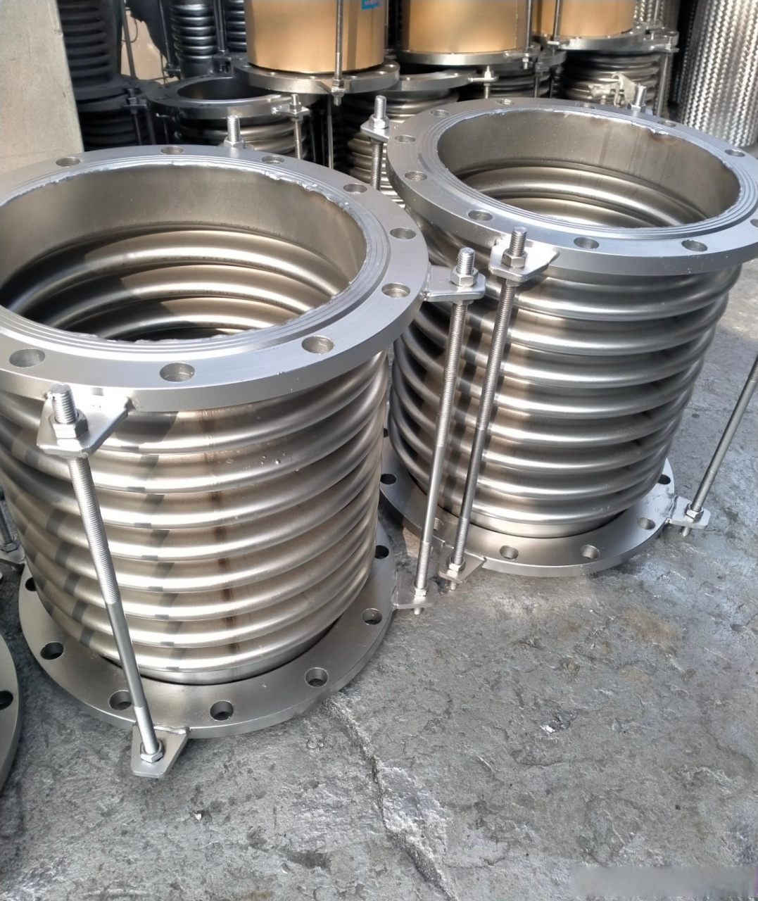 不锈钢波纹补偿器的耐压能力 不锈钢波纹补偿器是一种重要的补偿装置