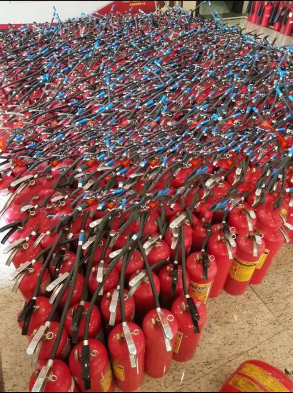 回收各种型号过期废旧灭火器.