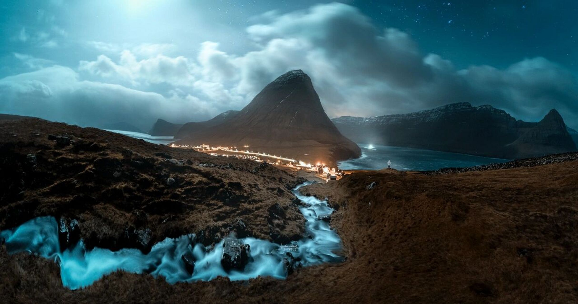 这个人口不到5w的岛屿,位于冰岛和挪威之间的极光胜地 国人知晓这座