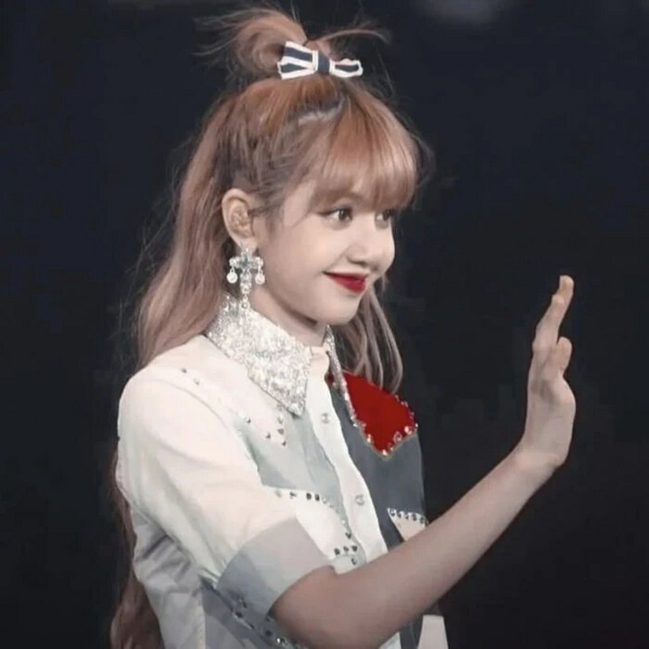 lisa的简单介绍 出生地 泰国武里南府 外文名 lalisa manoban 出生