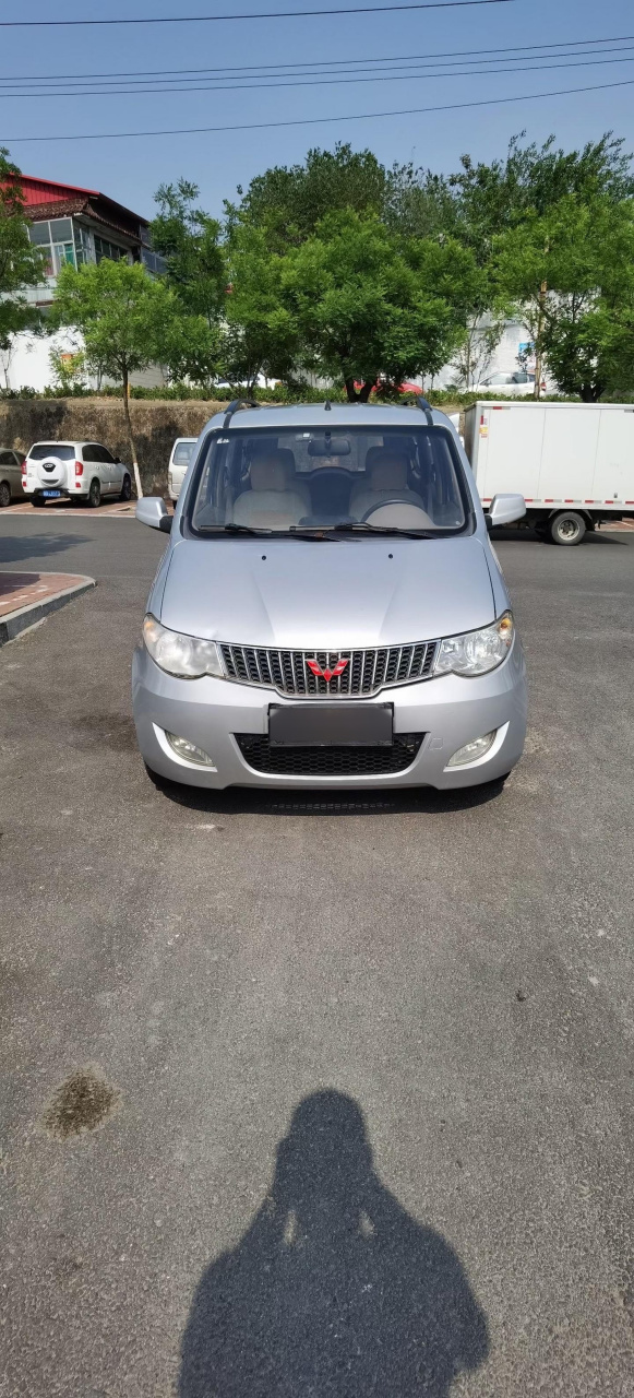 新到13年五菱宏光1.2高配带中央空调,车况精品价格不高.