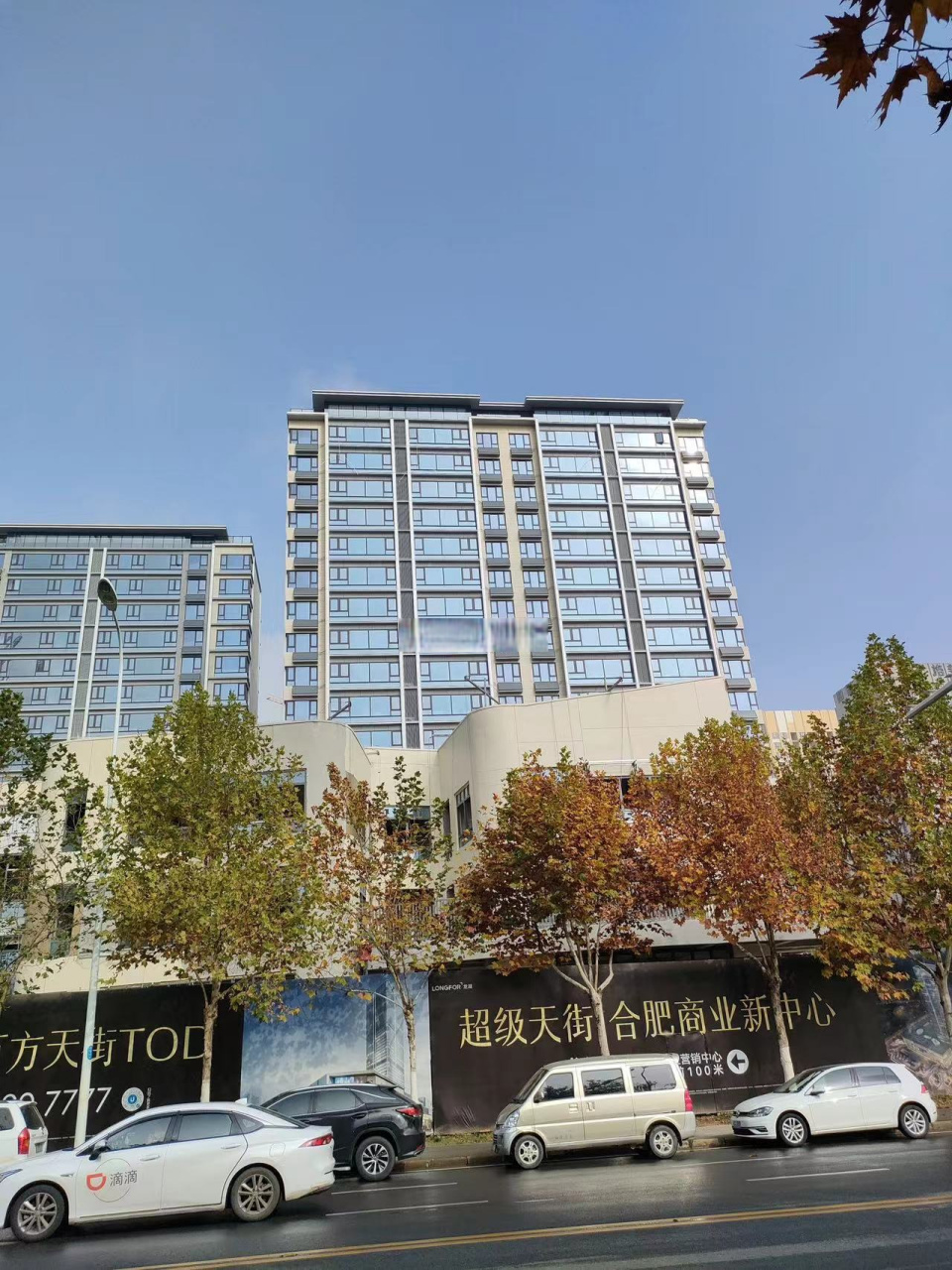 合肥高新区,龙湖光年,实在太火了,排队都排到大街上了.为啥?