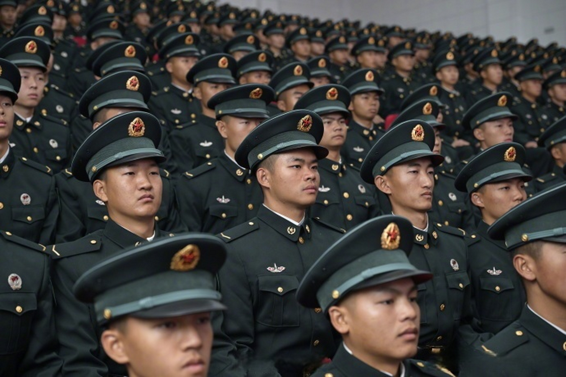 千余名火箭军新兵光荣入列#[威武]】近日,火箭军某部2023年度秋季