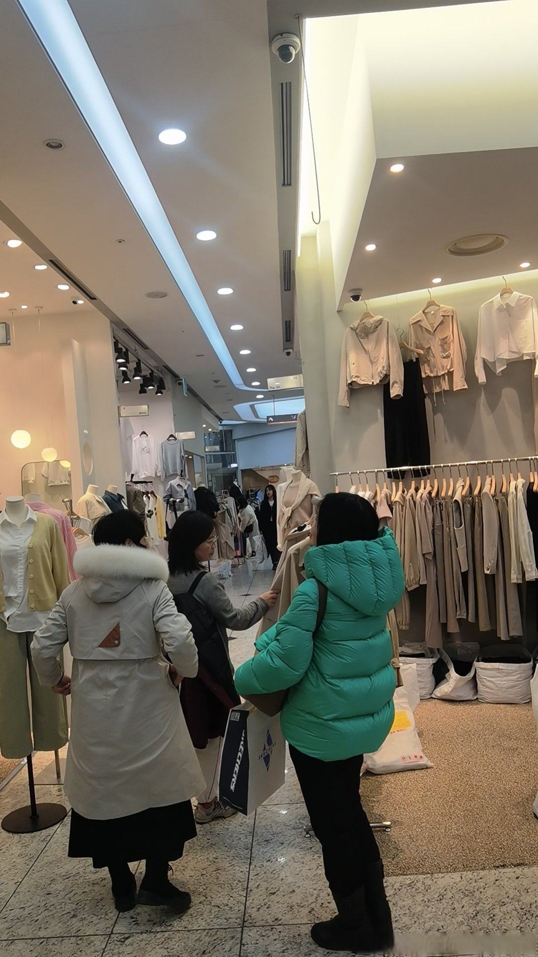 近日,浙江省服饰创意协会携手嘉兴市纺织服装服饰行业协会,与众多优秀