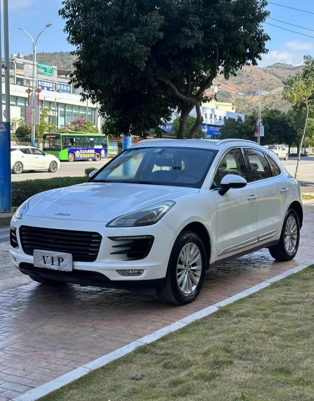 零首付,全款2万多,17年1月上牌 国产保时泰 众泰sr9 2.