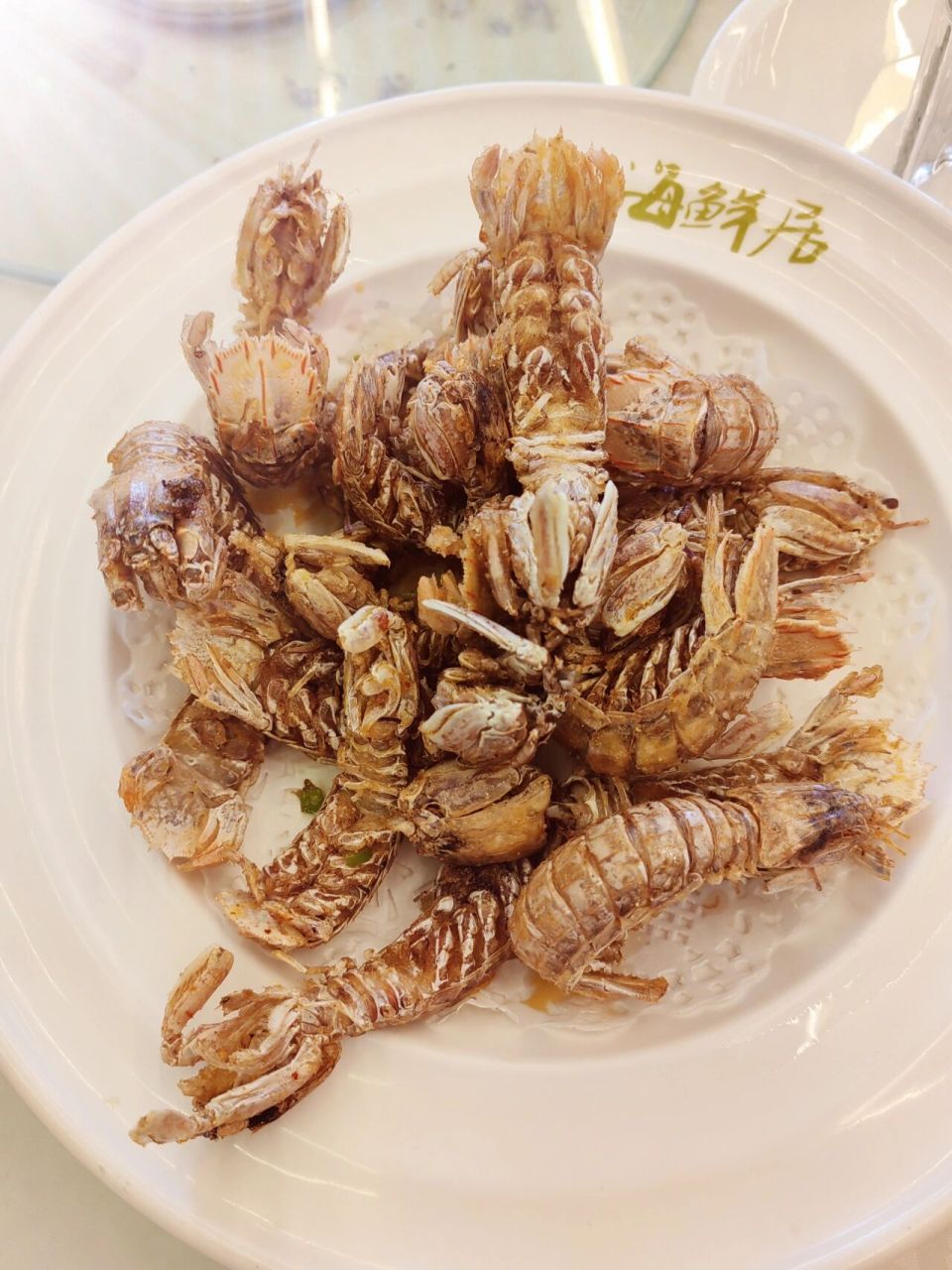 秦皇岛吃饭可以去海鲜居试试哦 除了花蛤跟汤去他的都挺好吃,扬州炒饭