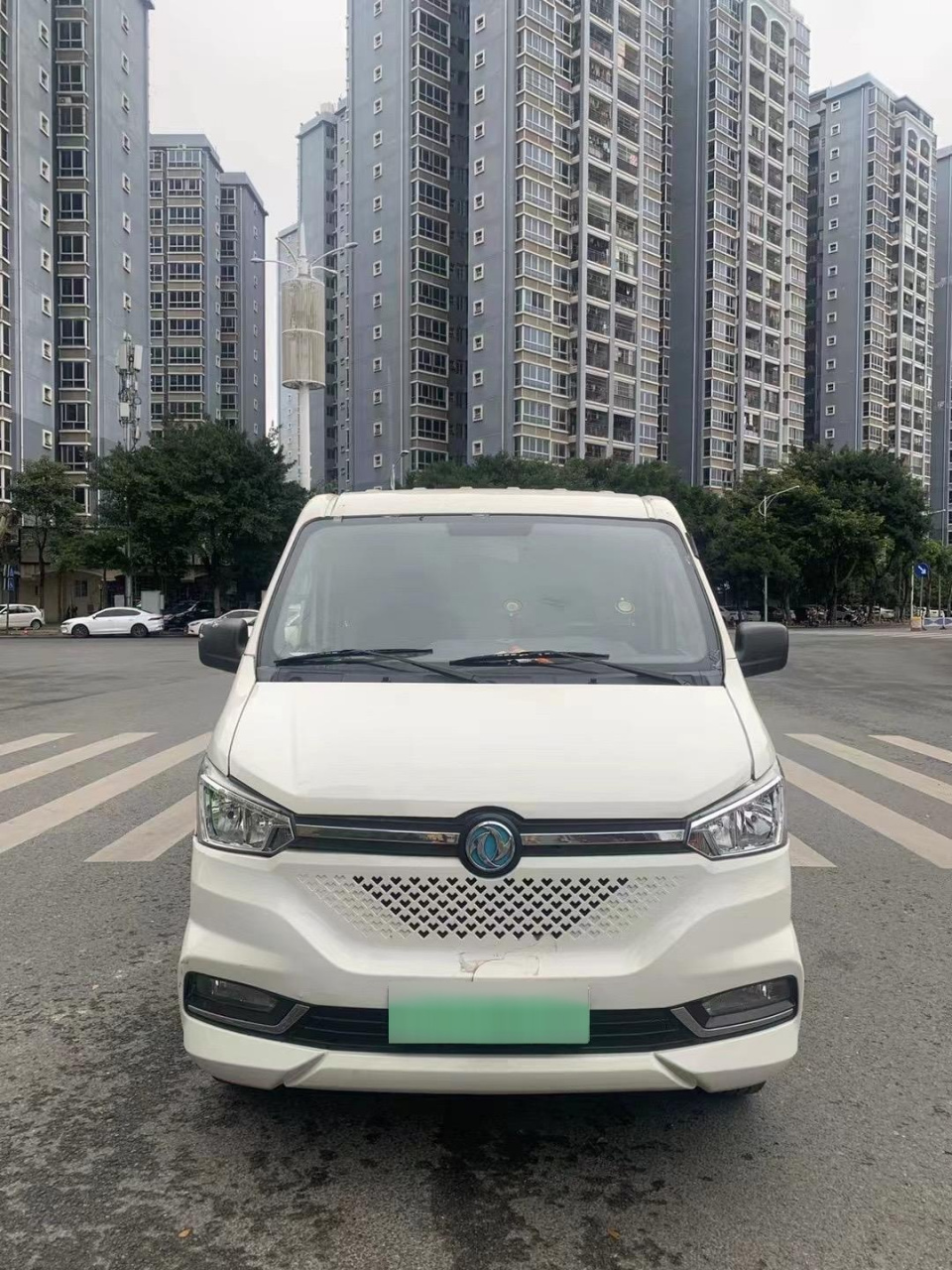21年10,东风御风em26,国轩41.93度电,续航实跑200以上,车厢长2.6米,5.