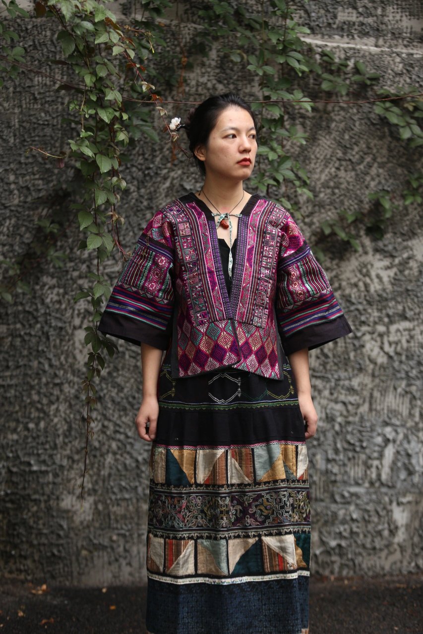 短裙苗|心中的日月 山中落雨  闲来无事 可吟诗作对  煮茶小憩 林间