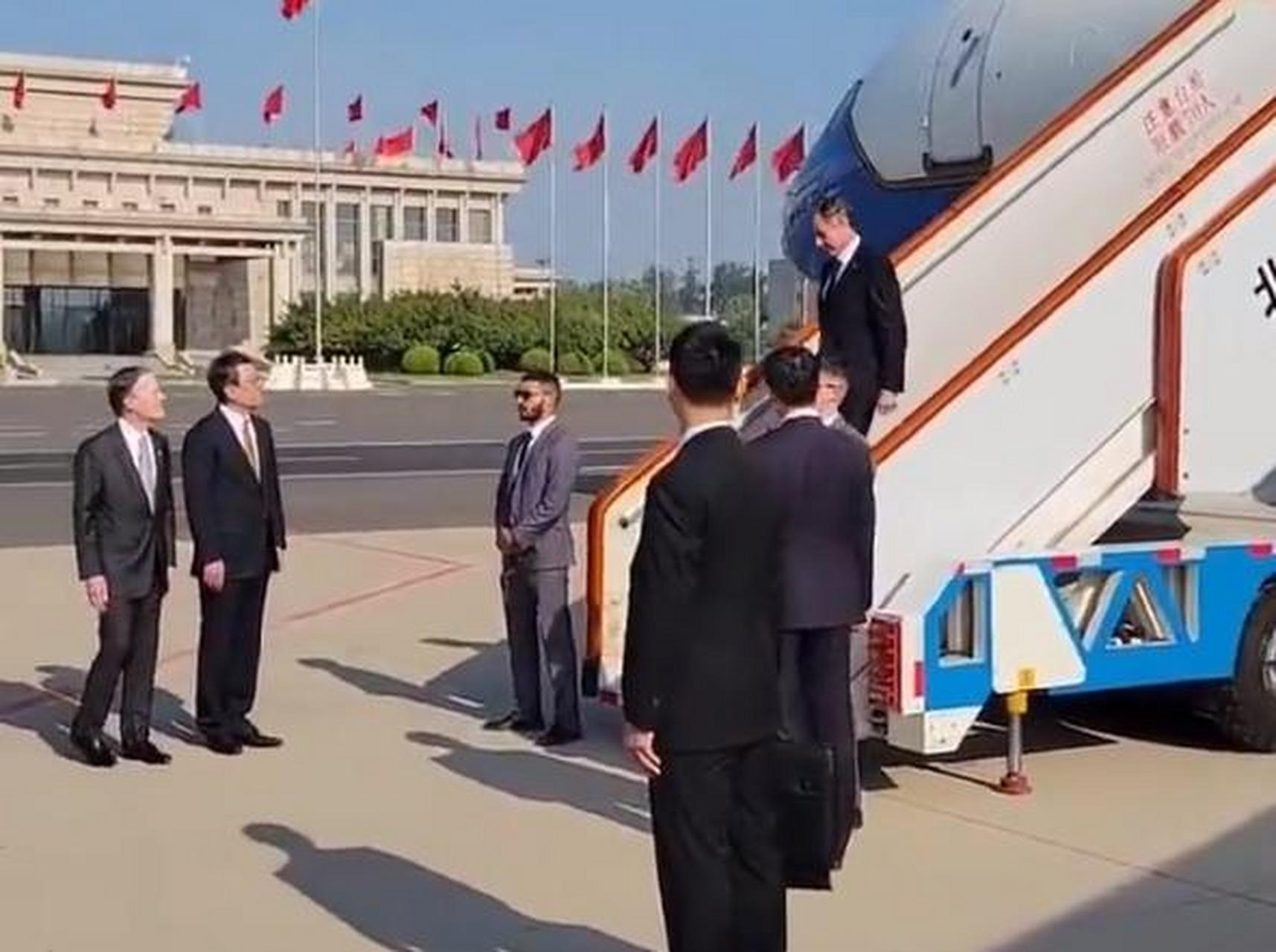 【现场直击:美国国务卿布林肯抵达北京】北京时间6月18日上午7:30左右