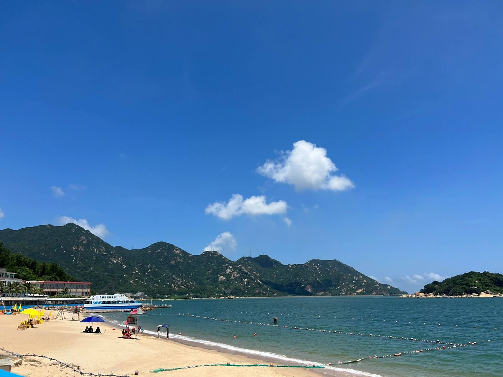 周末来了一趟说走就走的海滩游,地点在台山海角城白海豚浪漫海滩,重点