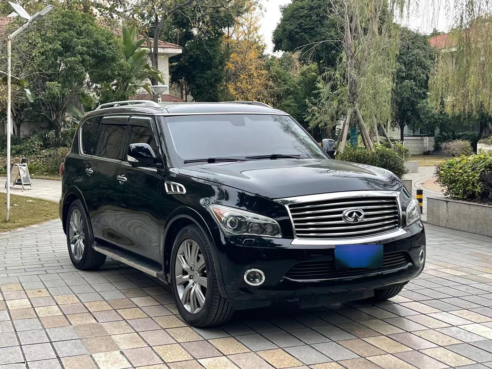 12年英菲尼迪qx56!精品车况已过检测!行驶10万多公里!