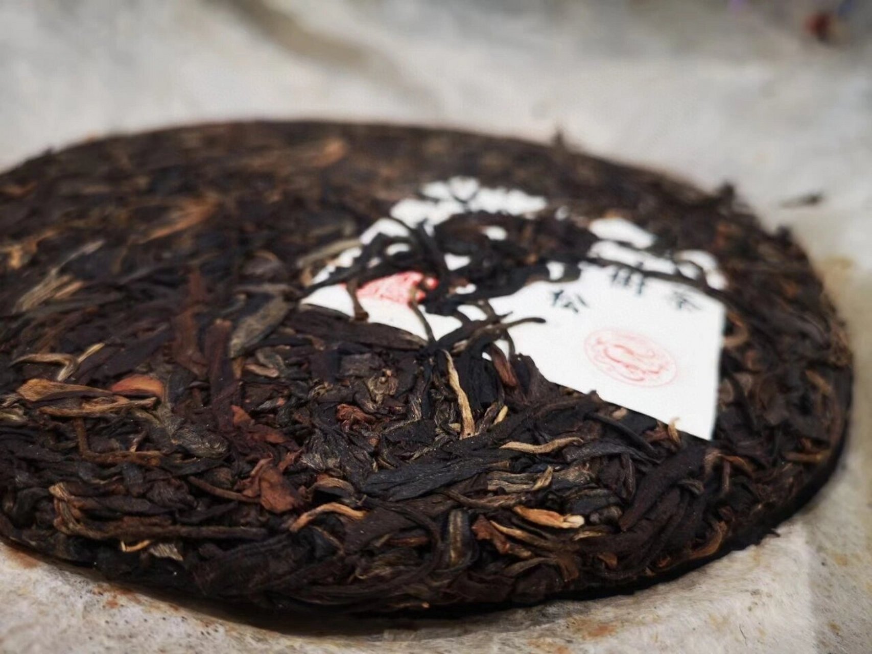 05年贺松大黑山古树茶,400克/一饼,一件4提.