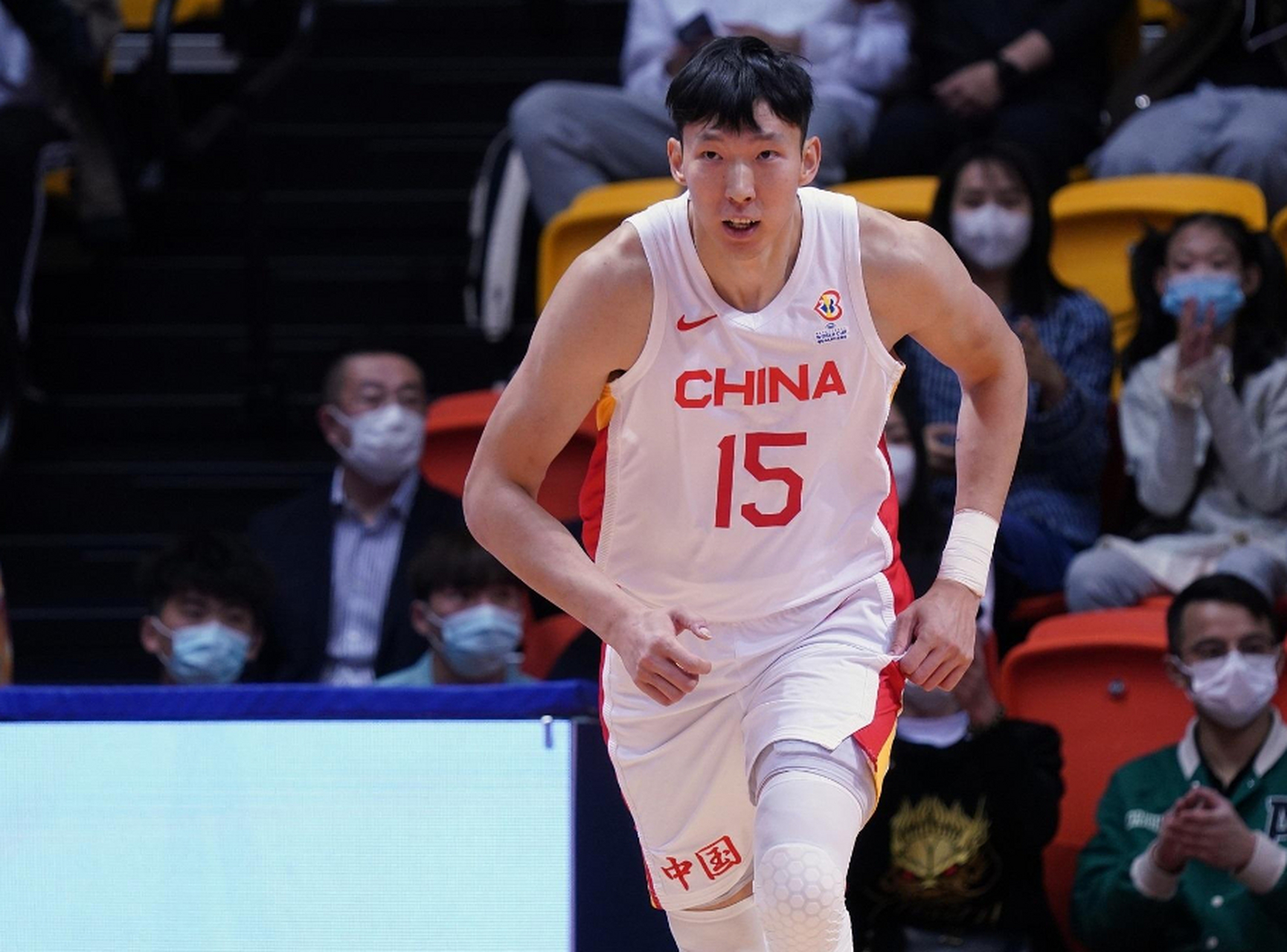 在刚刚公布的中国队世界杯初选18人大名单中,周琦在列.