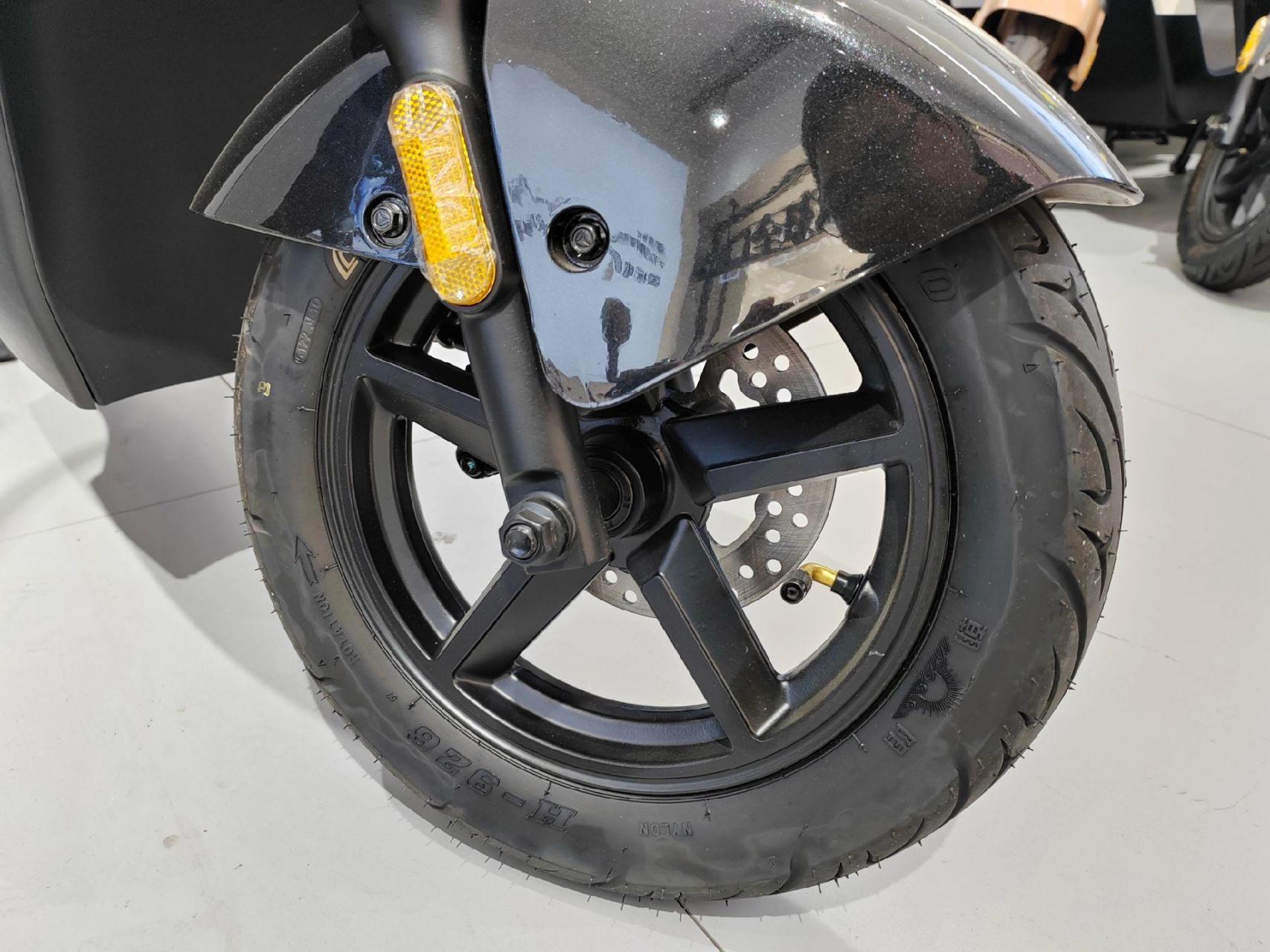 雅迪电动车冠能dt8