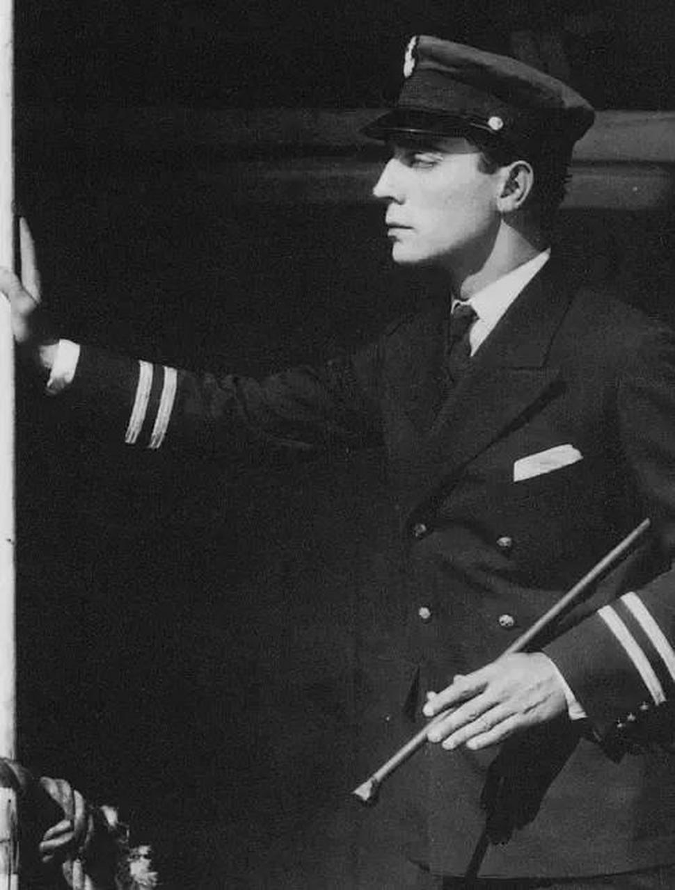 喜剧之神巴斯特基顿(buster keaton)是美国黄金时代无声电影时期最具