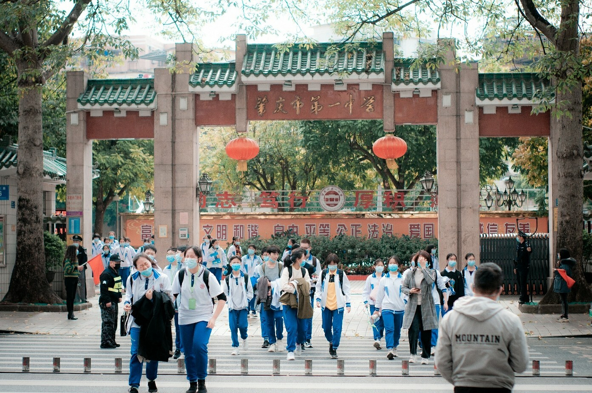 『肇庆|纪实人文』肇庆一中的某一次放学 无题