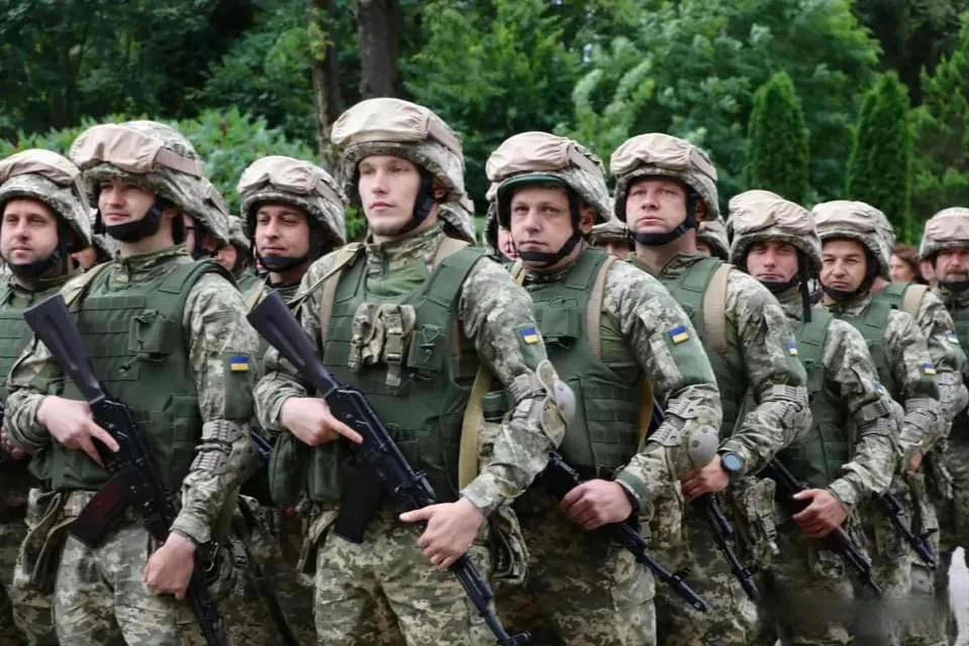 新组建的利沃夫独立步兵营的新兵宣誓效忠乌克兰人民,即将奔赴前线 温