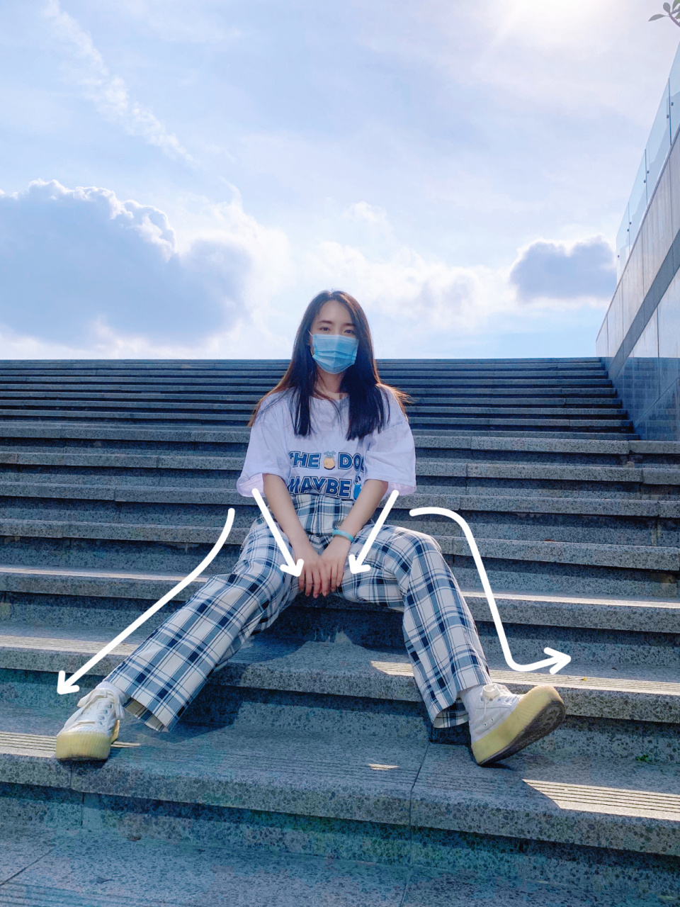 今天分享几个简单易学的楼梯拍照pose 轻松凹造型,一秒变甜妹辣妹 大