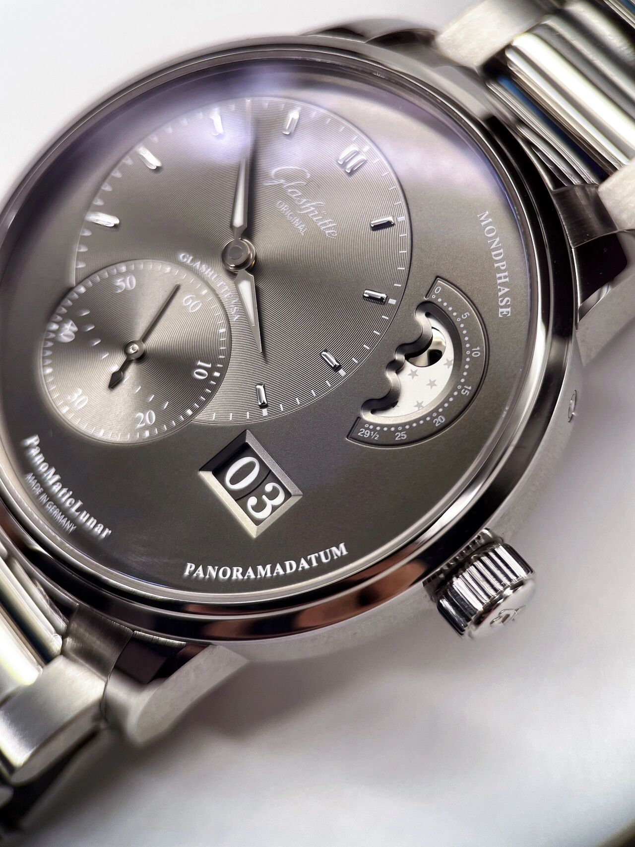 你了解蓝宝石玻璃表镜吗?