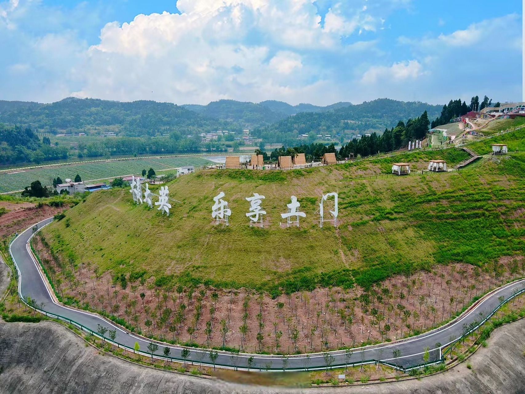 大英县土门垭村成为"网红打卡地"】作为遂宁首批启动打造的精品村和