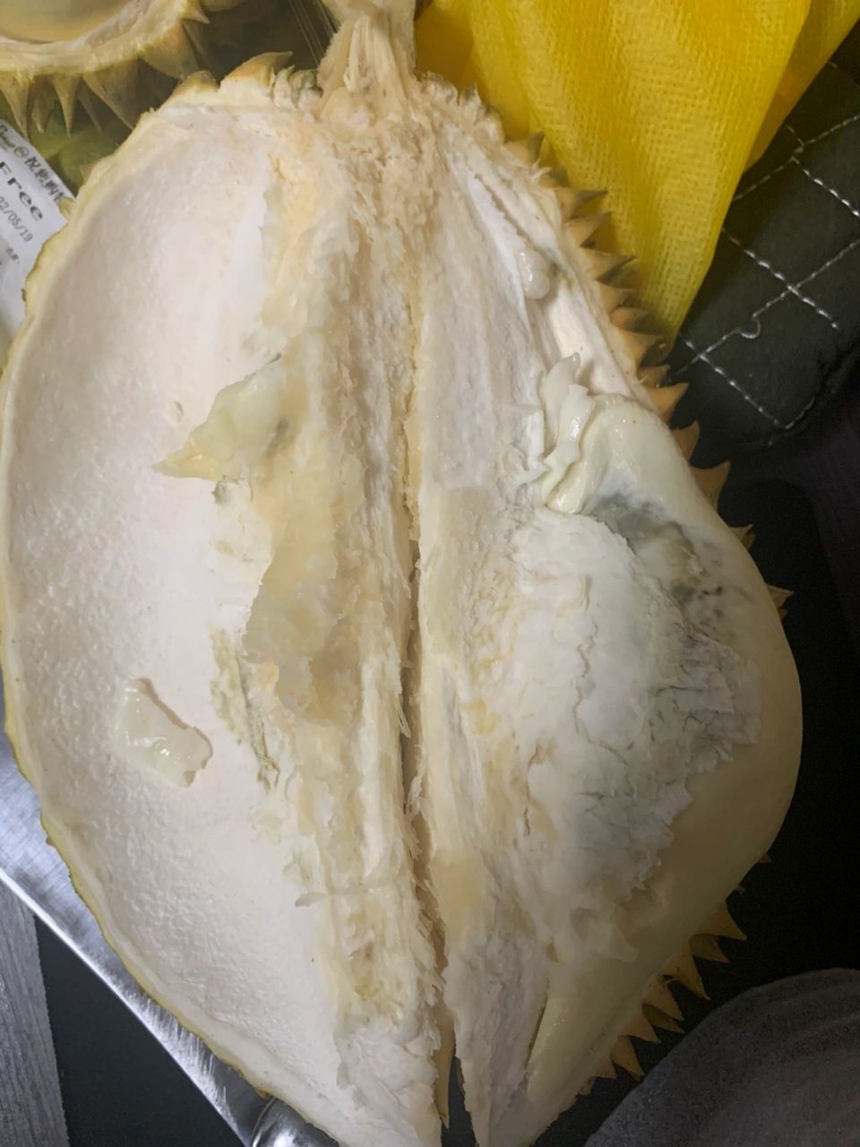 姐妹们我这个榴莲是不是坏了 肉有黑点 姐妹们这是永辉超市买的 有