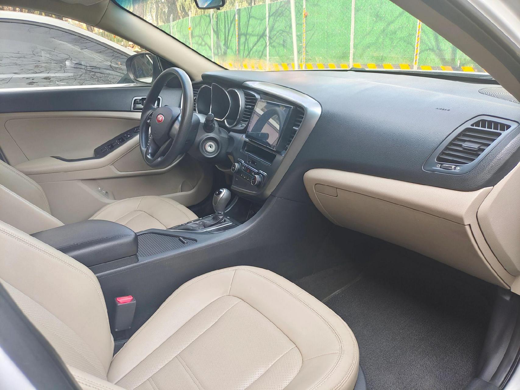 13年起亚k5,自动档,2.0排量,精品车况,价格便宜3万多包过户