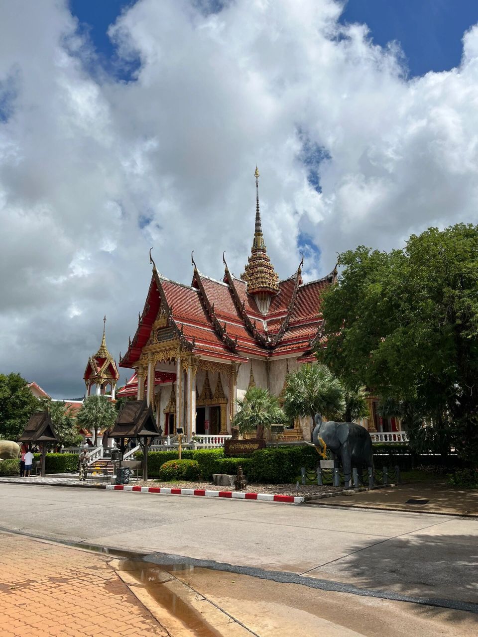 泰惊艳|泰国普吉岛查龙寺 普吉岛上寺庙众多,既有传统的泰国佛教寺院