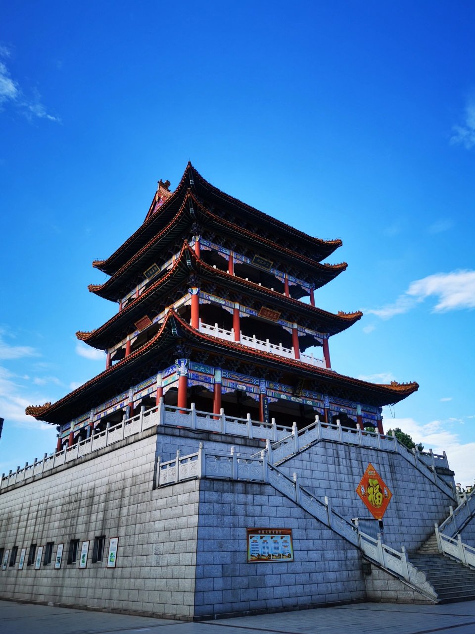 07.05 宜春旅游,路过状元洲公园,故称"卢洲泊月".