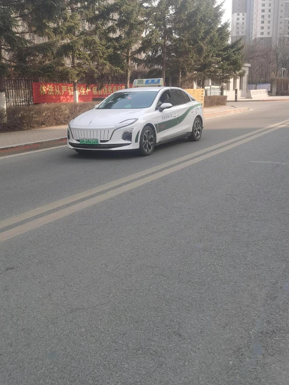 红旗大本营的红旗eqm5出租车.