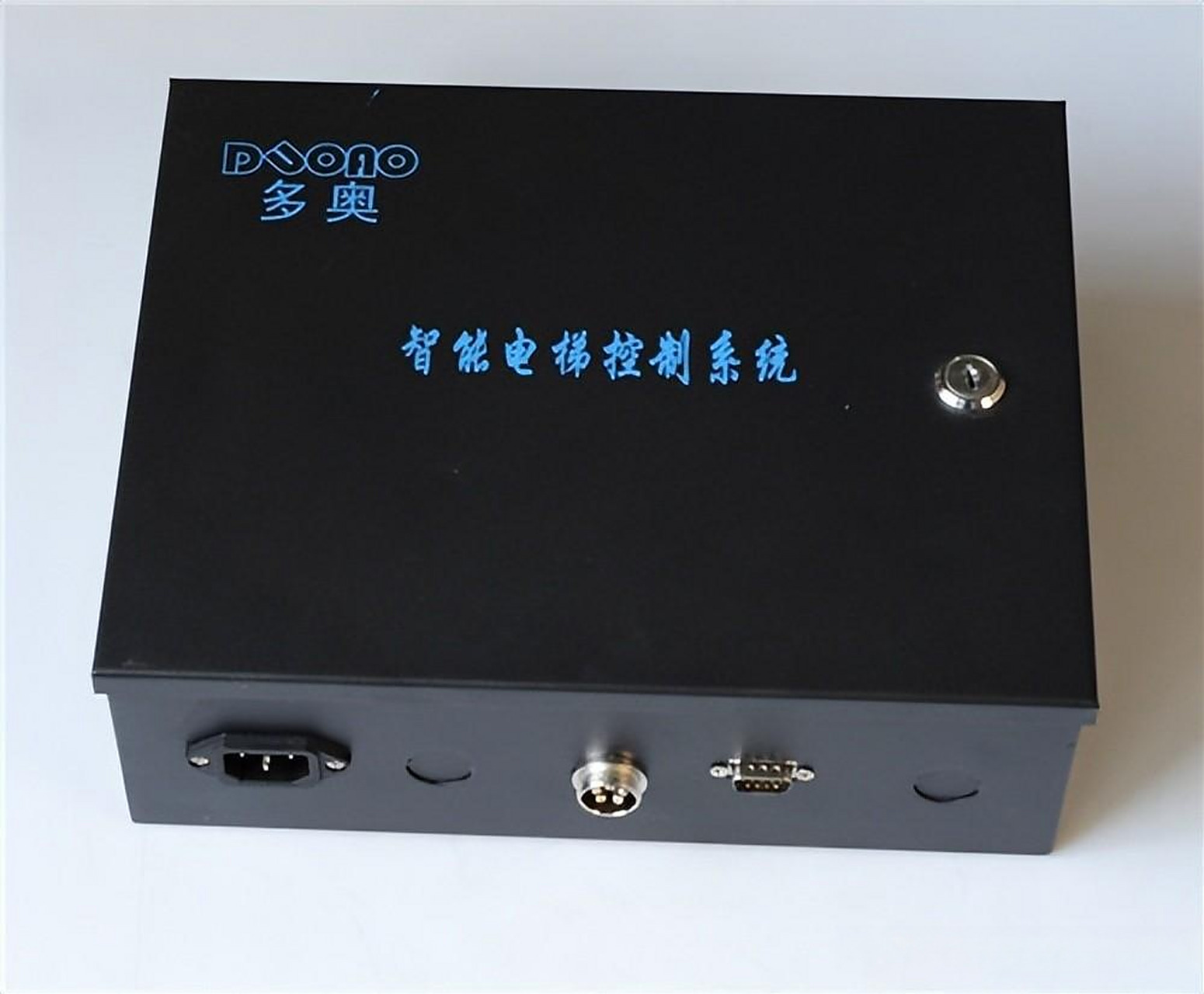 梯控是一种智能电梯门禁控制技术,通过在电梯门(外呼)或轿厢内召梯上