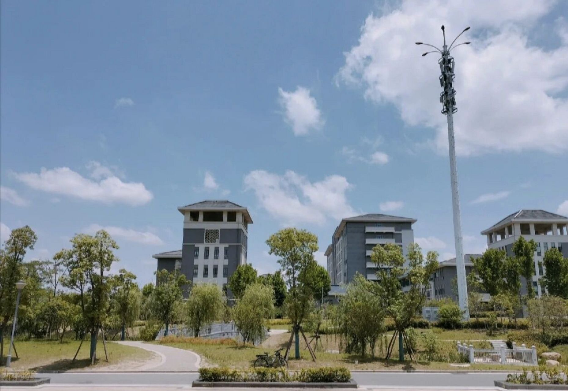 桐城师范高等专科学校 大二学姐(艺术与设计)有问题的可以来问哦.