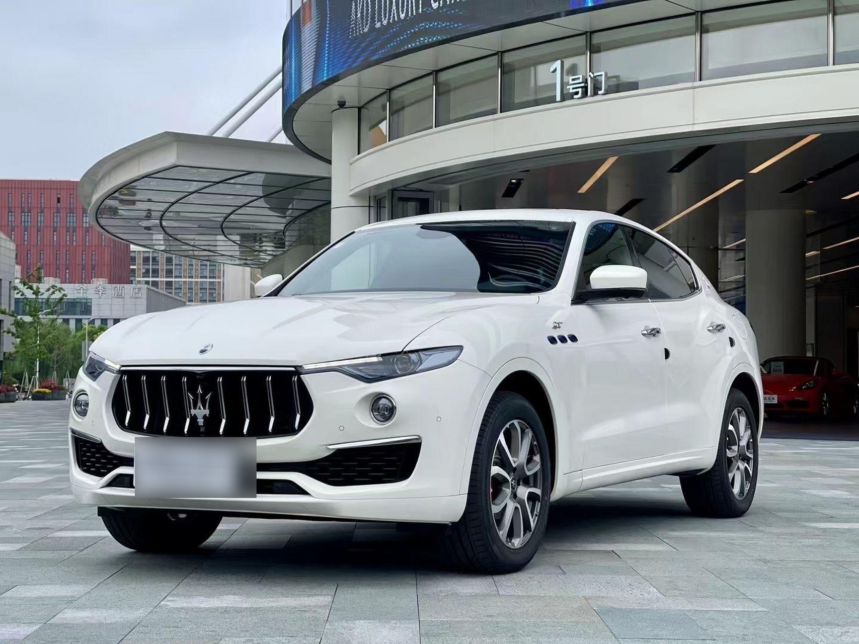 22款玛莎拉蒂levante/2.0t 2022年6月  约3.2万公里 车价54.