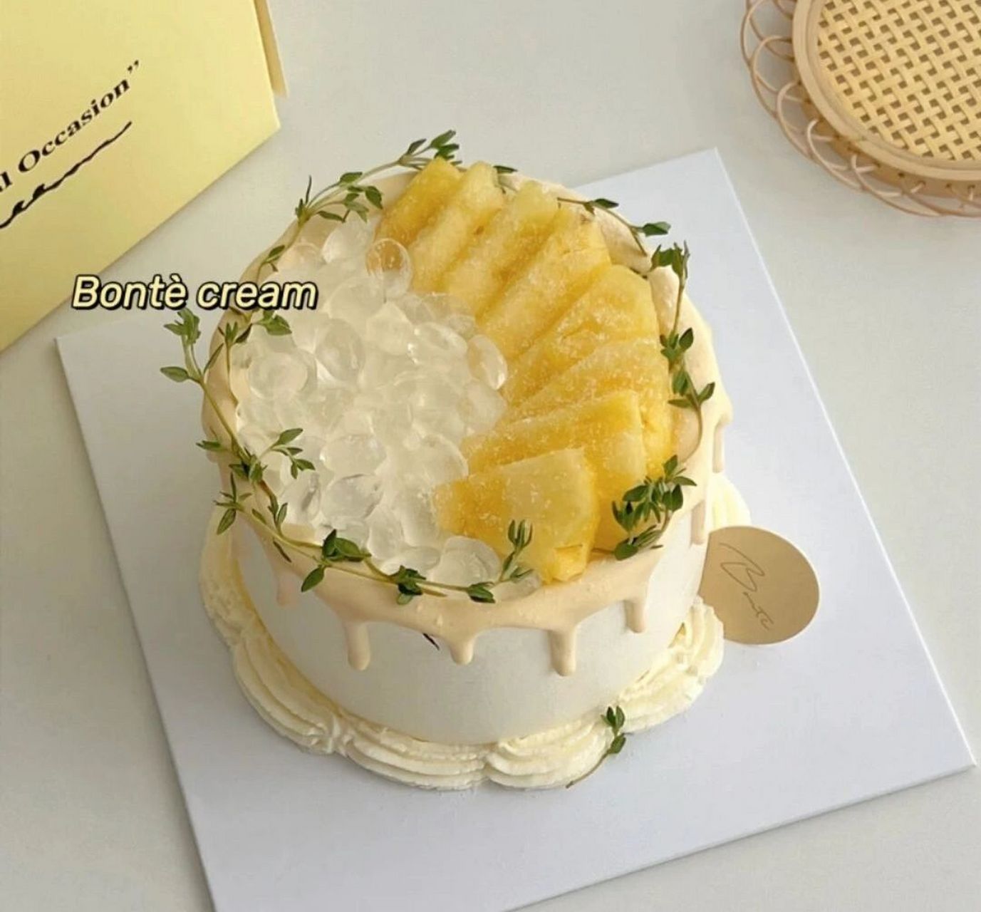 我定了个生日蛋糕,图片小红书上找的,如图,哈哈哈哈哈.