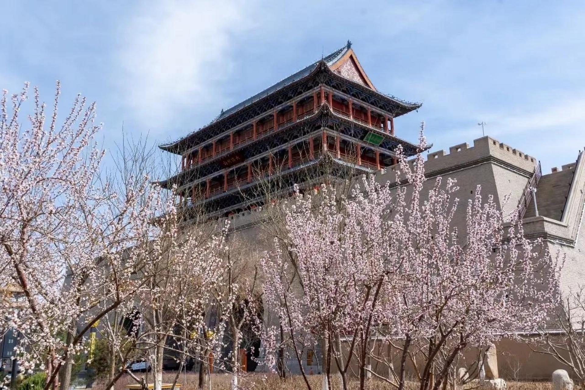 沙塵暴天氣過後的武威南城門樓發圖分享你那裡的天氣